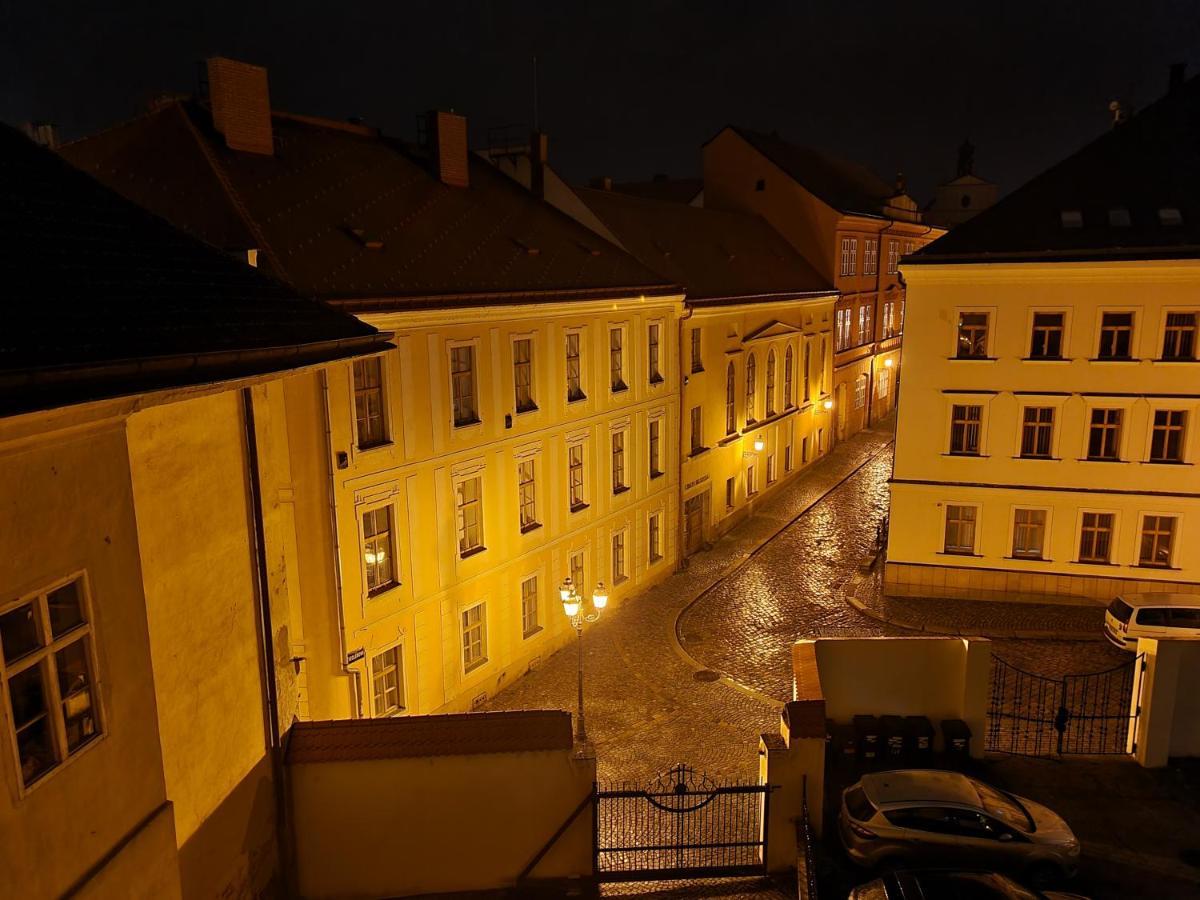 Velke Studio Na Velkem Namesti S Vybavenou Kuchyni Hradec Králové Eksteriør bilde